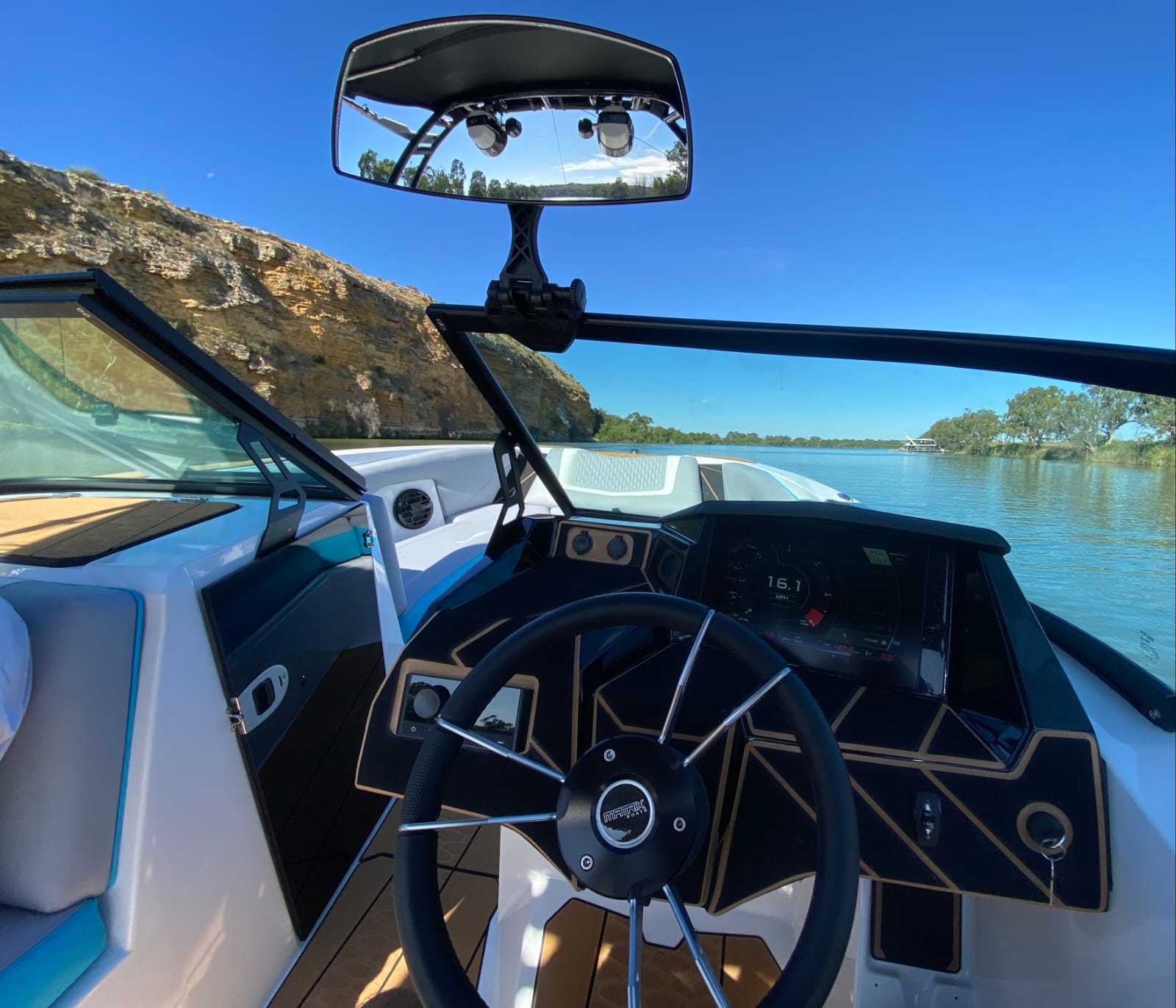 Matrix MX22 on the water