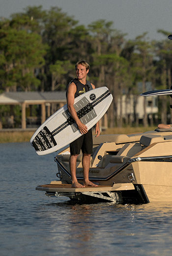 Super Air Nautique G23, surf-ready stern