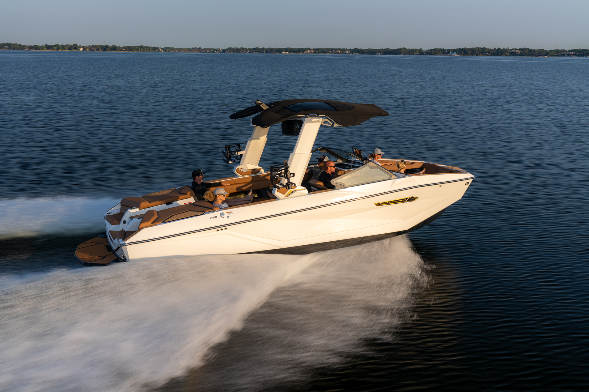 Super Air Nautique G25 on the water