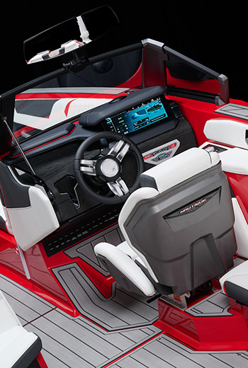 Super Air Nautique GS22, at the helm