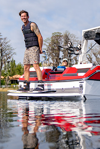 Super Air Nautique GS22, surf-ready stern