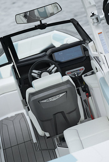 Super Air Nautique GS24, at the helm