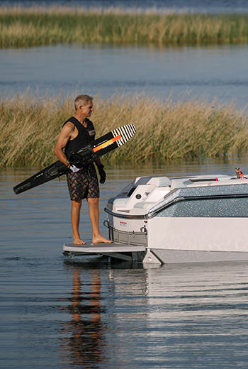 Super Air Nautique GS24, surf-ready stern