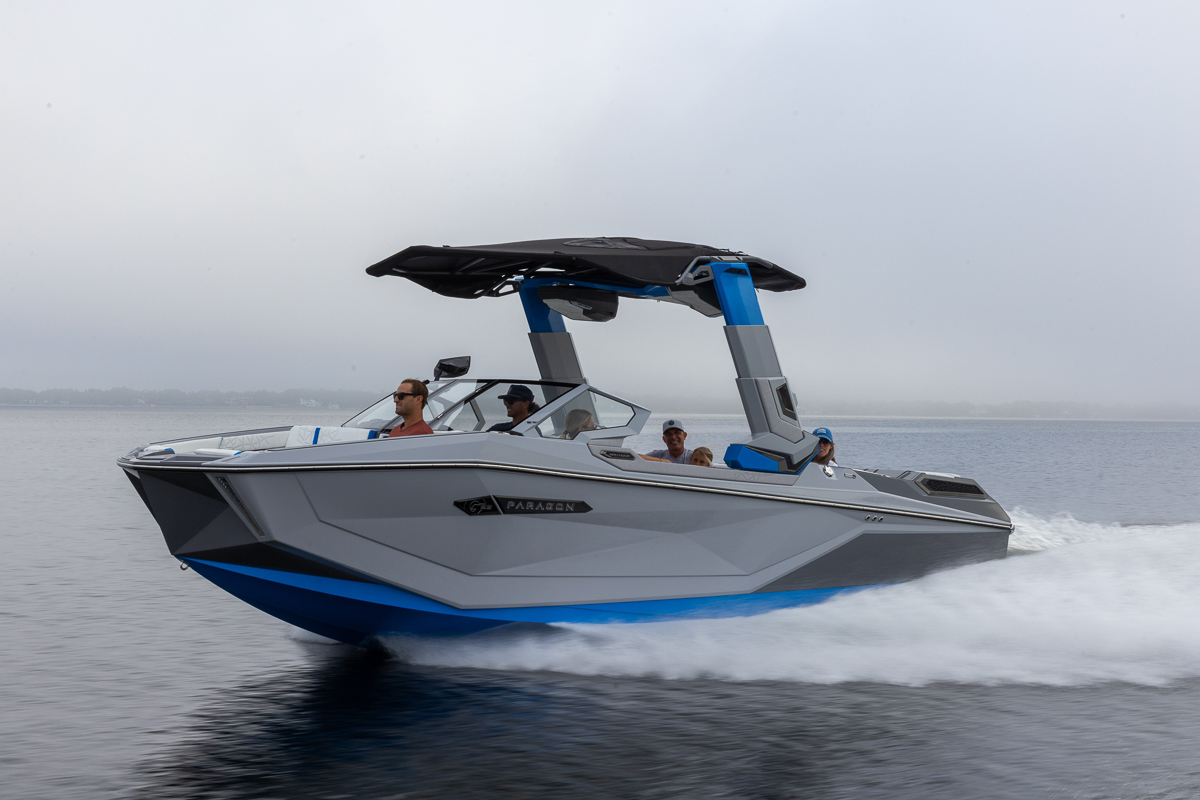 Super Air Nautique G23 Paragon on the water