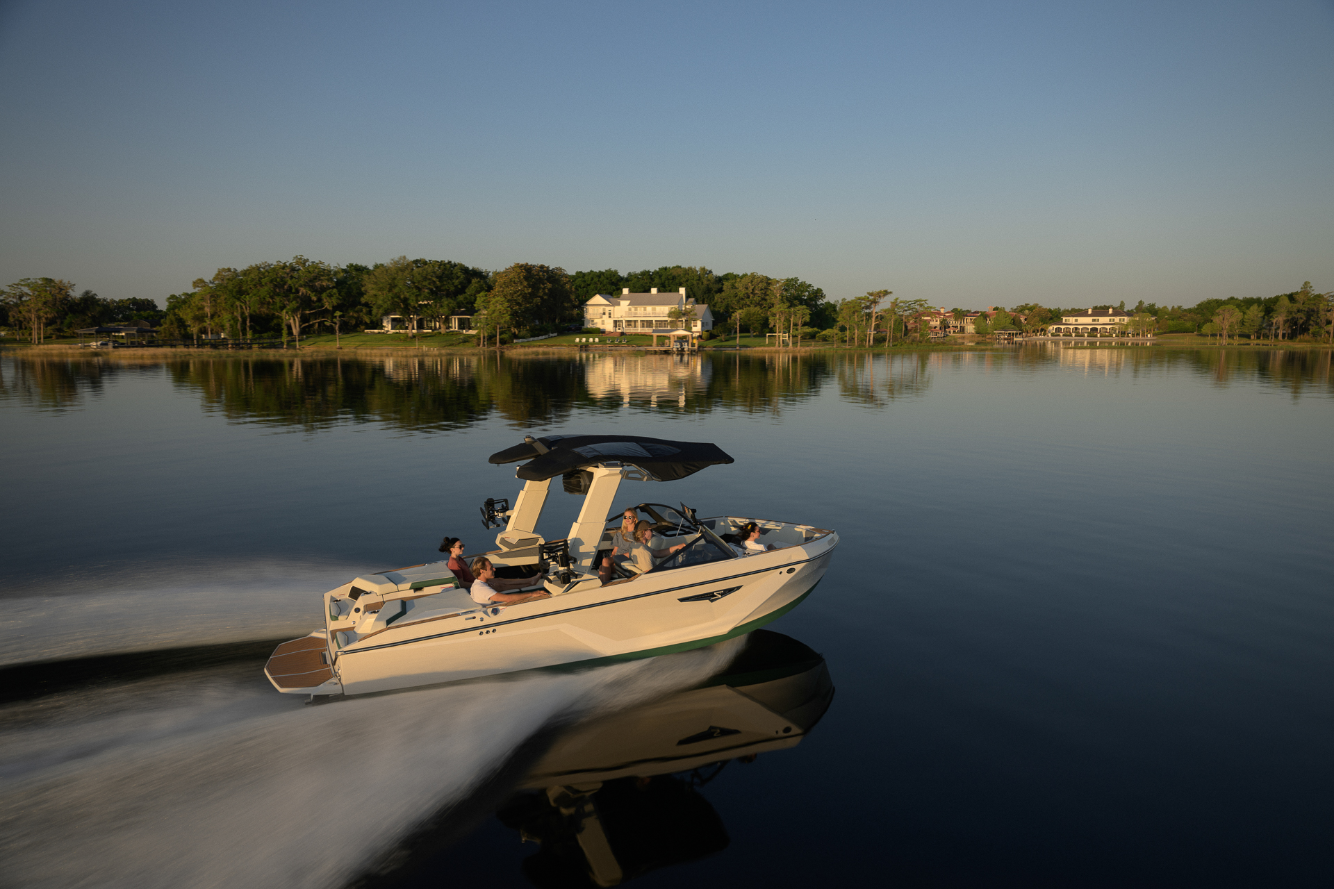 Super Air Nautique S23 on the water