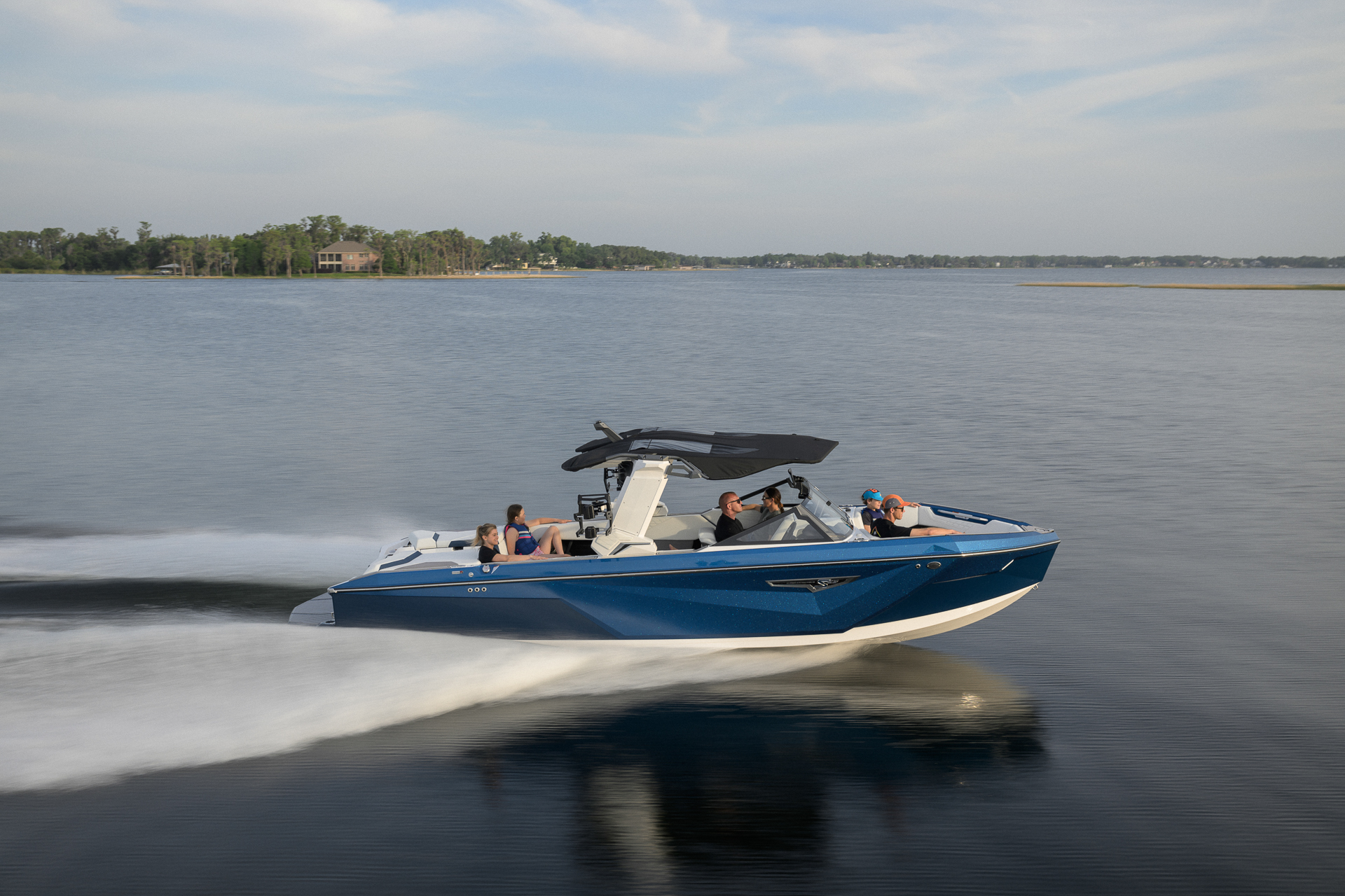 Super Air Nautique S25 on the water