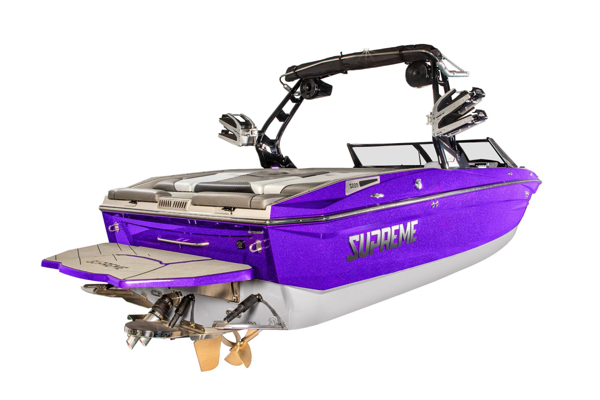 Supreme S220, surf-ready stern